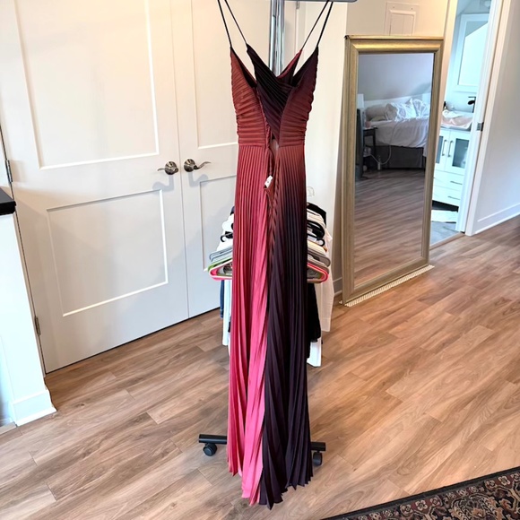 ALC Ariya Accordion Pleated Maxi Dress Ombré Dress - Size 2 (EUC) - Picture 8 of 12